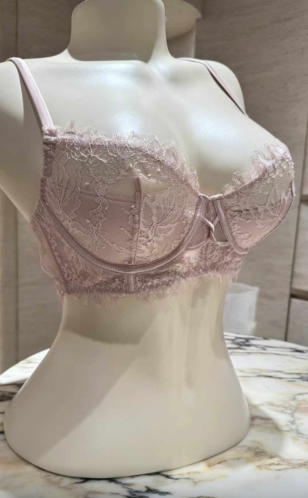 Ensemble Lingerie Dentelle Festonnée Rouge – Soutien-gorge & Culotte