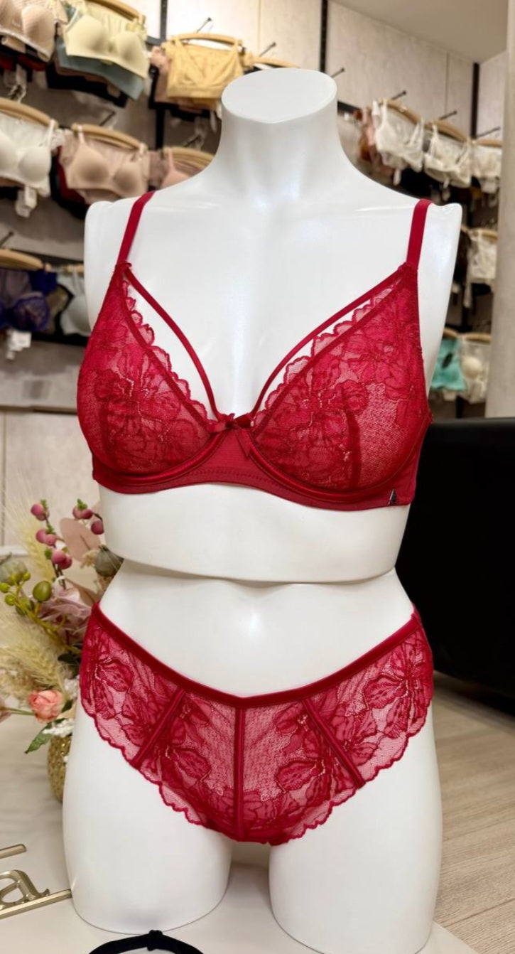 Ensemble Lingerie Balconnet Brodé – Collection Florale